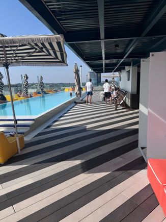 I thought the pool hours were quite restrictive. 