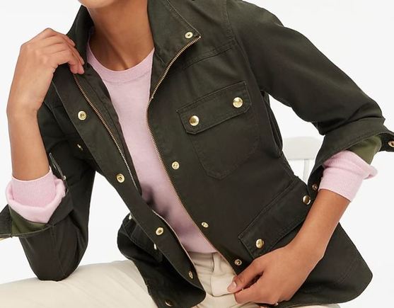 100% cotton.
Standing collar.
Hidden zip with snap closure.
Chest pocket, flap patch pockets, hip pockets.
Functional buttons at cuffs.
Machine wash.
Made in Bangladesh.
Item AL223