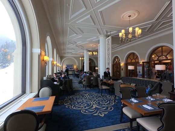 Lakeview Lounge Restaurant