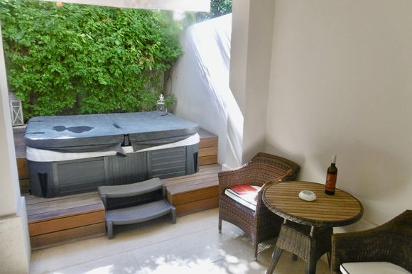 Hot Tub and outside 'room'