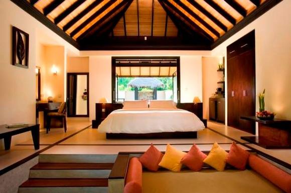 BHM Beach Villa old bed