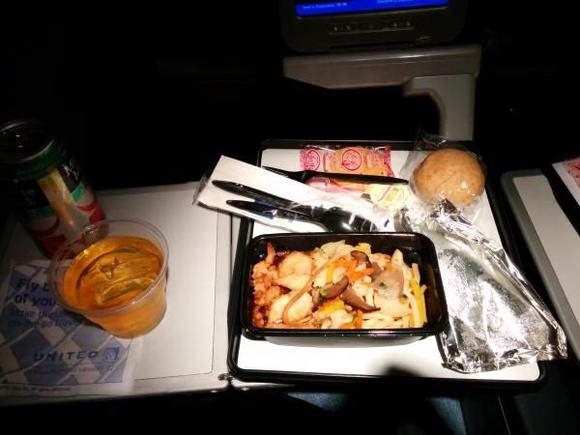 UA885 SFO-KIX Lunch