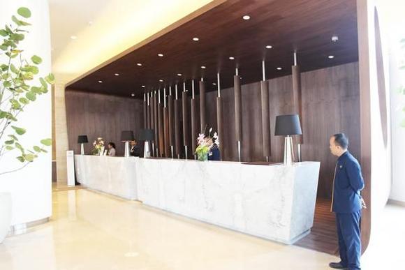 doubletree front desk