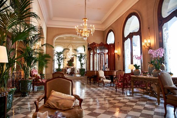 lobby of Regina Louvre