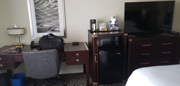 Electric outlet on desk plus sockets in lamp base
