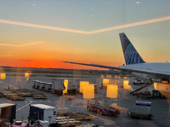 ORD United Club C16 sunset photo