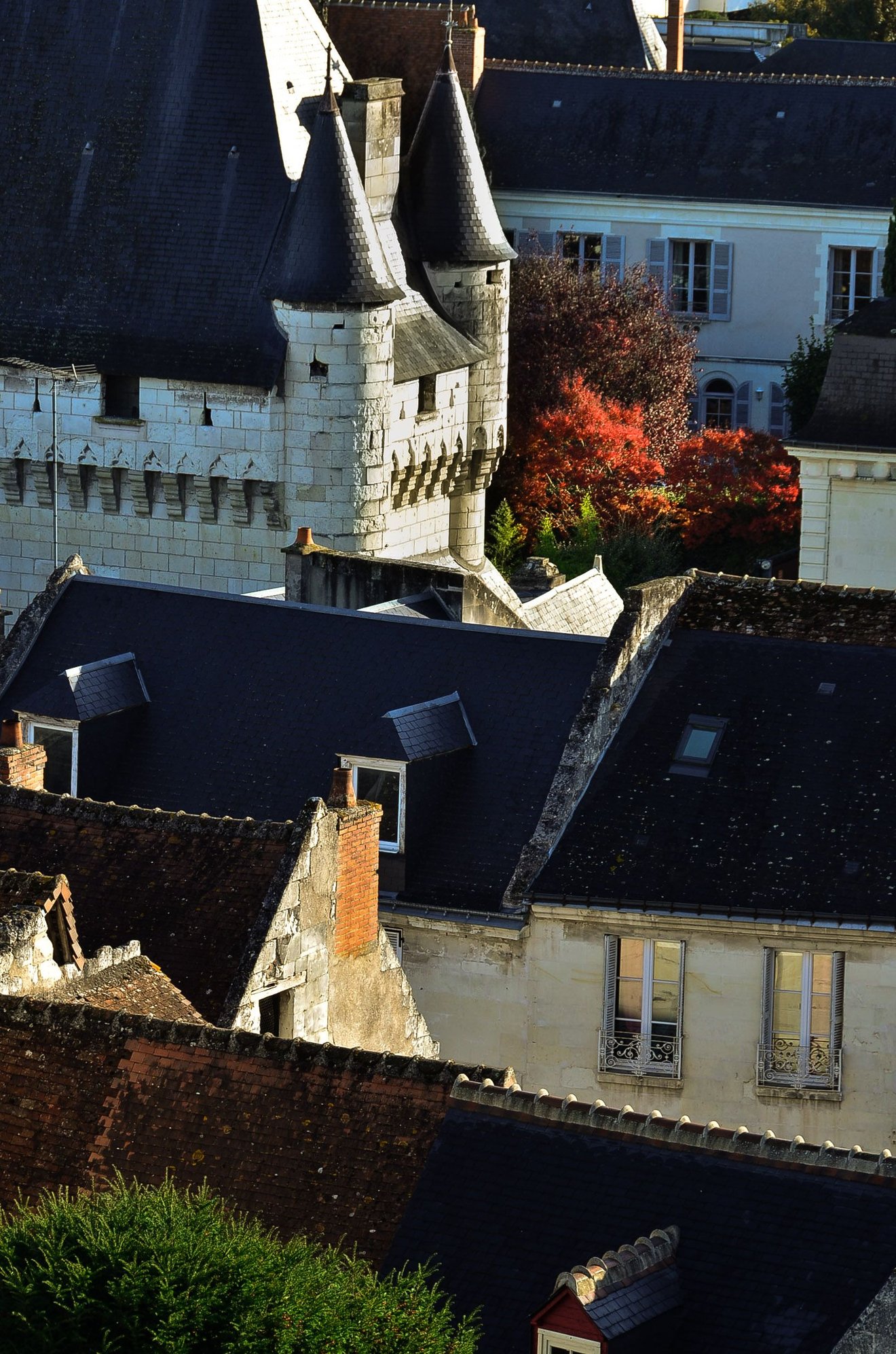 The rental was just off to the far left, facing the turreted Porte des Cordeliers (i.e. Franciscan friars knotted cord belt).