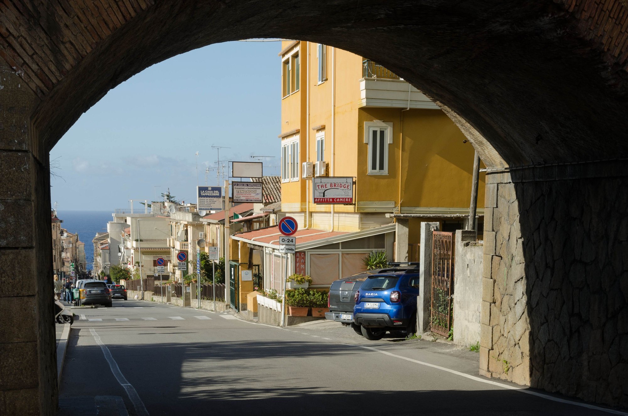 Its location is just on the immediate periphery just south of town, which is about a 14 minutes walk into town and even less to the parking lot which hosts both the permanent plus the weekly farmers market. Shown here is the tunnel-arch that is right beside that lot.