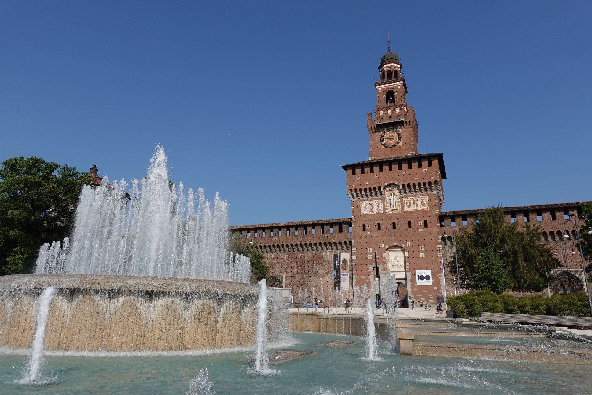 A short walk from the Brera brought me to Sforza Castle