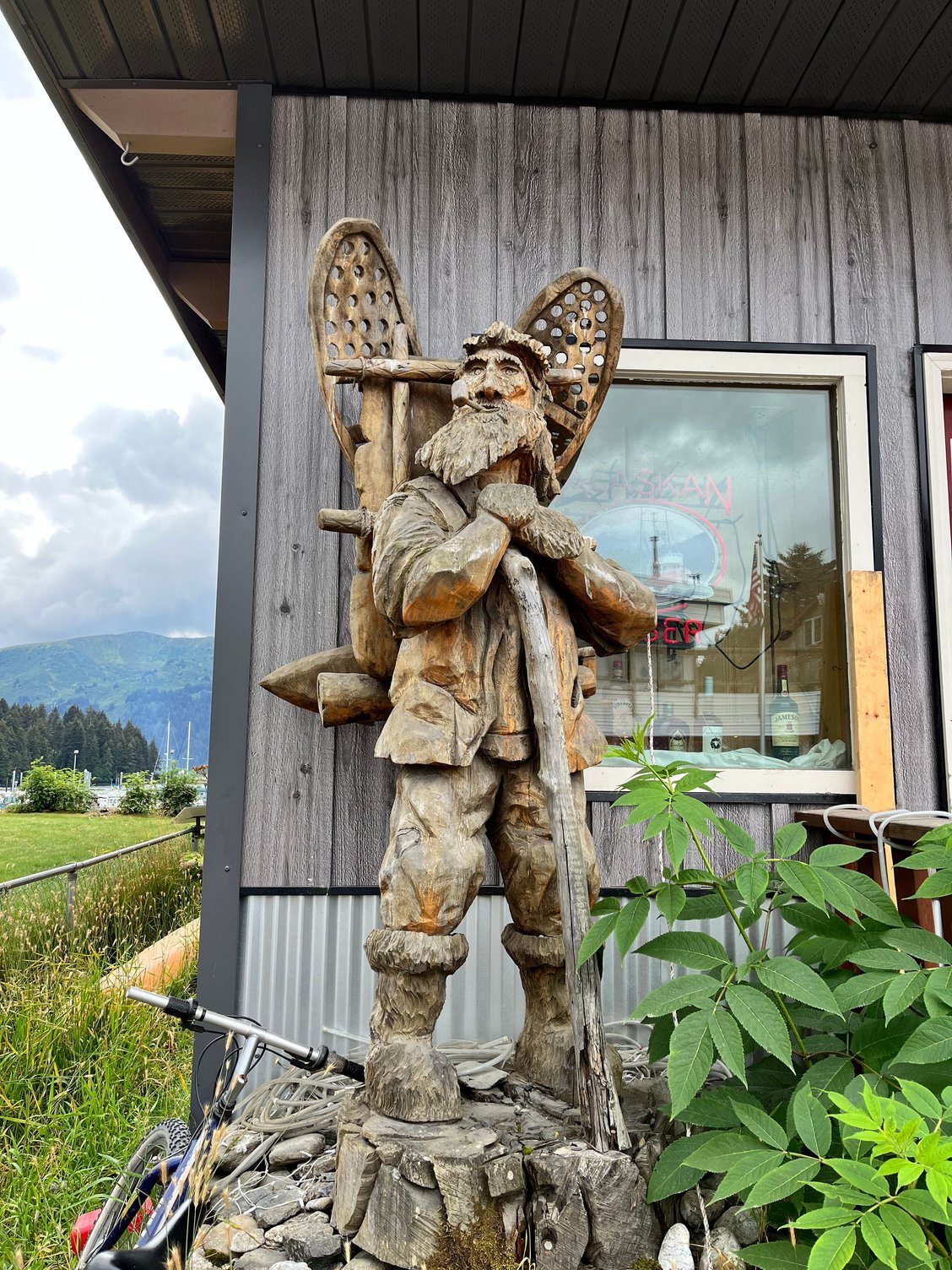 Chainsaw wood carved sculpture