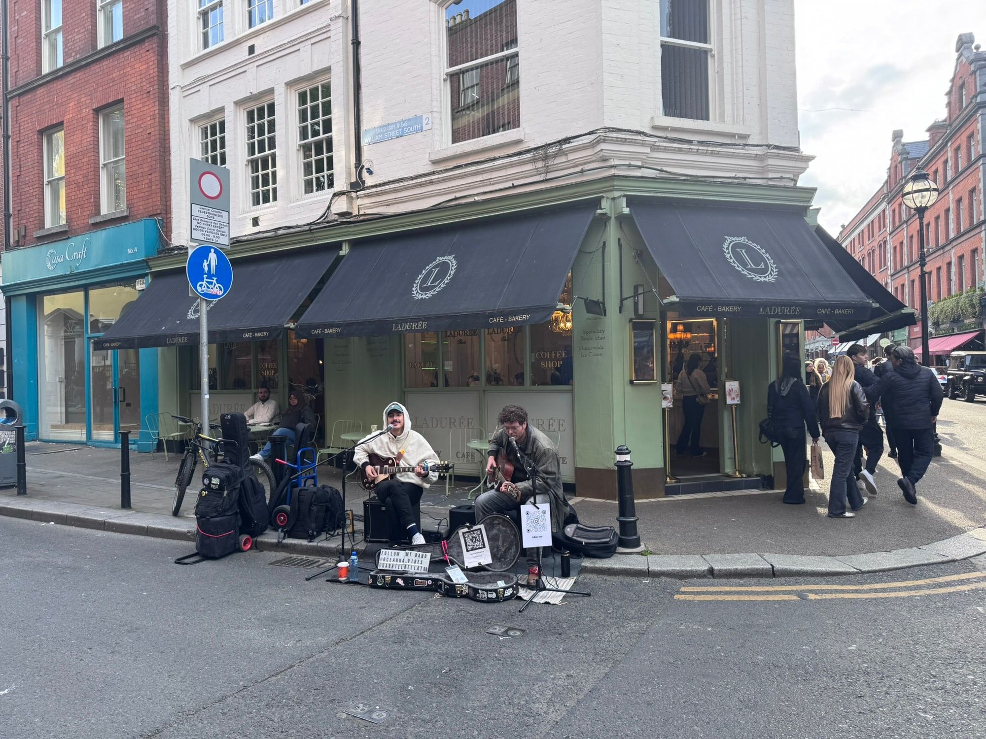 Street musicians