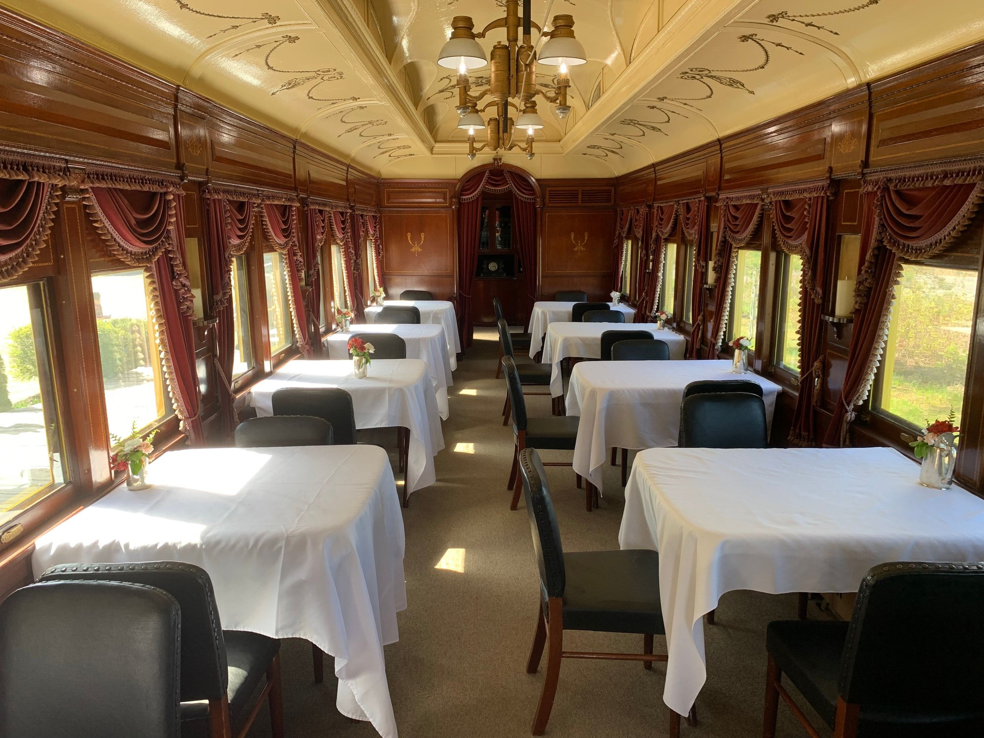 Dining car from 1875. (With a few anachronisms)