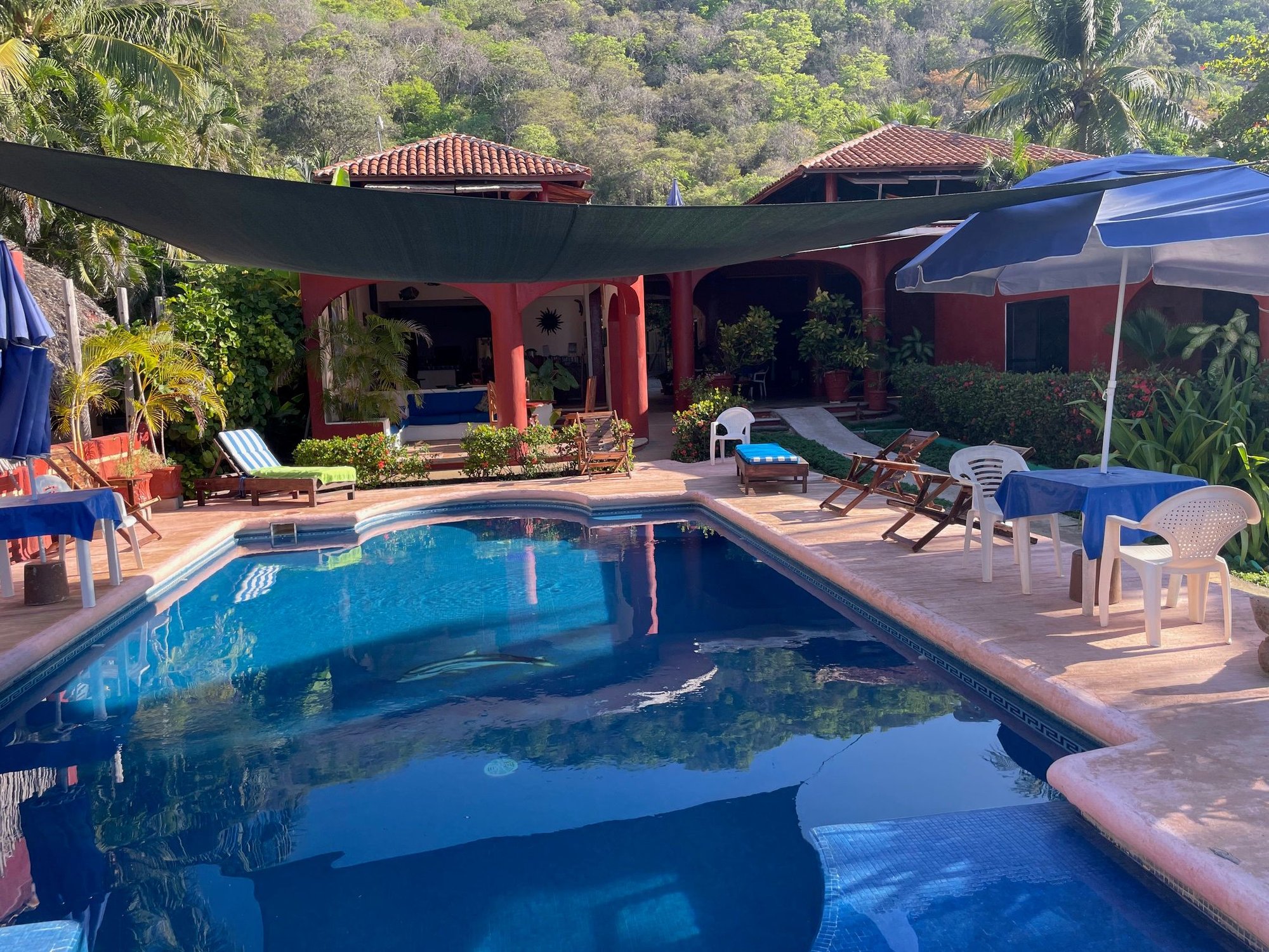 The pool, very nice, looks out over the ocean as I showed.