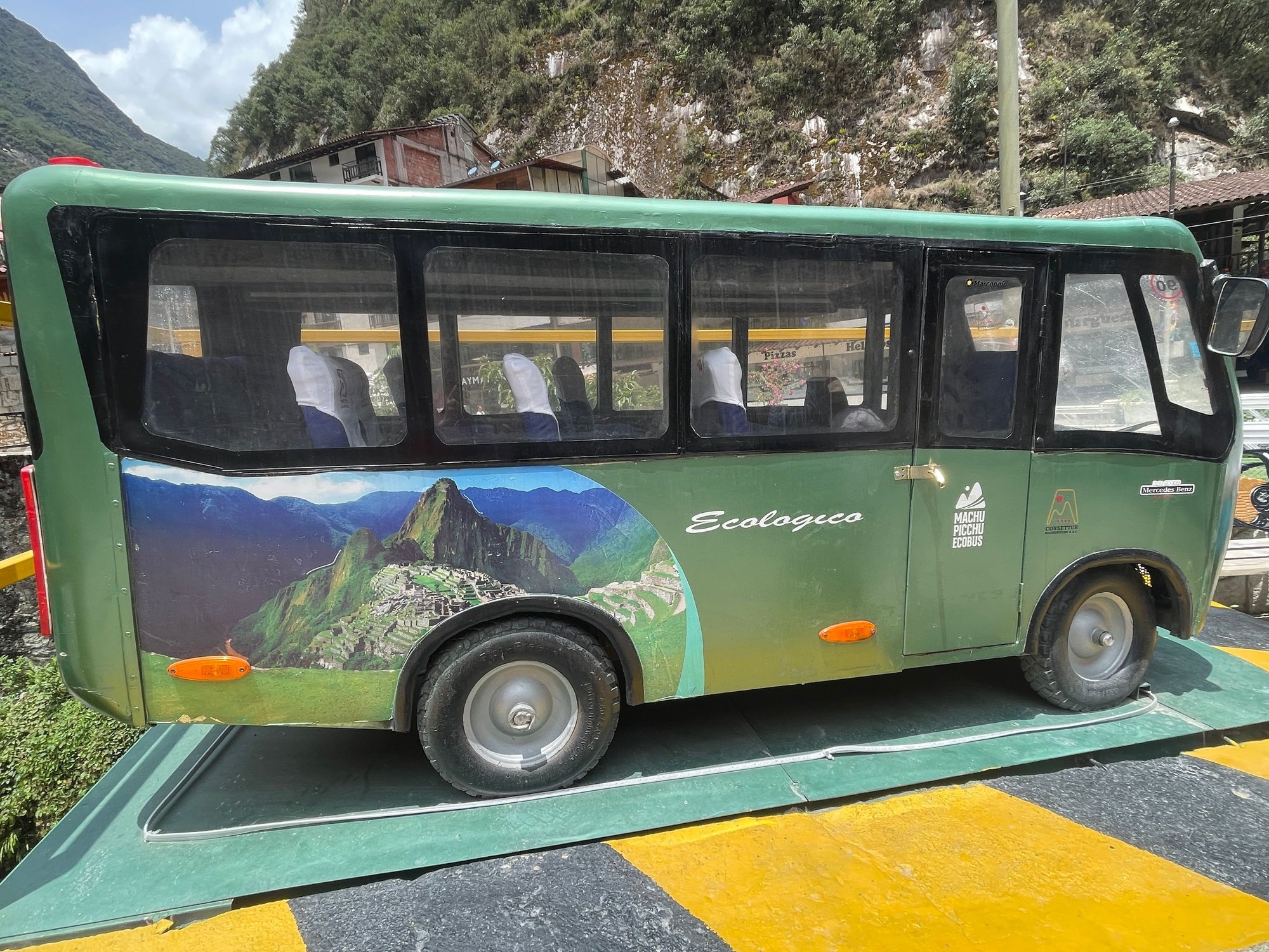 Model shuttle bus display 