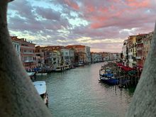 Rialto Bridge at sunrise 
