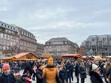 The crowd mid morning 