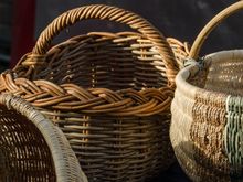 Vannes had a popular weekly market. The crowds were thick. Self-caterers will think that they've died and gone to heaven. *Incredible added value was found in the form of the adjoined Les Halles permanent covered market. Think that we'll take a detour here to separately post a listing of some of those of those foodic wonders below, before returning to more imagery. But first some more music, sung in French. 



