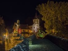 The motif bridge provides shutterbugs with ample foto ops. 