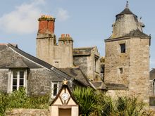 The town has an adjoined pair of free, peaceful urban gardens smack dab in the middle. One is called 'Jardin Retraite' (retreat), an apt name if ever. They are found one block north of Place au Beurre, which is creperie central. After dining on crepes, cider and gallettes, one may take a break in those gardens. The upper one features some of the best quiet benches. *Pro Tip: few are aware of the smaller, remote garden at the Music Conservatory east across the road=best outdoor furniture of all.