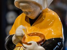 The nearby Henriot faiencerie earthenware factory has been around since 1690. There, we saw items that ranged from twee to arty, from useful to decorative. Historical representations abounded, but so did modern designs.