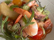 Such a simple dish of tomatoes and shrimp salad with tomato purée but it had so much umami.