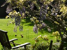 We loved our times at Cotswold House. See, earlier in the 2 weeks, we'd gone for a massage in their back annex. That had allowed us to tour their special quasi-private garden. Shown above, that garden's sporting area. There was more: quiet sectioned gardens, outdoors dining and also kids areas. Whatever else it was, it was a serious garden.