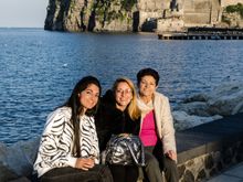 Mom and adult daughters. Like Veronique, they were daytrippers from Naples.