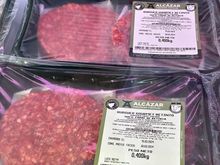 I visited EL ALCAZAR, a recommended butcher shop in the hamlet of La Muela, to buy manteca; they had none, but Ii was interested in the wide variety of Retina beef on offer.