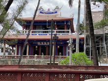 We met at Chicken Tower, the site of Fort Provintia, originally the Dutch fort built in 1653 and the administrative seat of the region, and which has undergone many changes over the centuries, with several temples built on top of the ruins of the fort.  A landmark in the old part of town, we didn't enter the building as it's undergoing restoration, but discussed the history of Tainan and the arrival of the Dutch. 