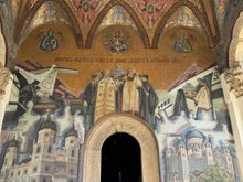 Biserica Sf Gheorghe - beautiful mosaics decorate the porch