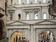 Porta Borsari, Roman gate 