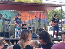 We listened to these guys for about an hour and they were good.  I recognized about half of the songs.  I talked to the guitar player later and he said they play a lot of "modern" country, which to me sounded like Rock n Roll. He agreed.  My Dad would not have approved. He was strictly Ray Price, Ferlin Husky and the Wilburn Bros.  Buck Owens was a rocky as he got.