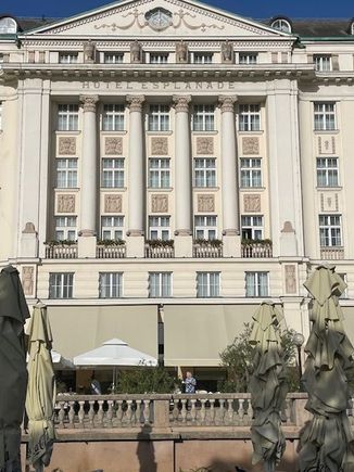 Hotel Esplanade at the bottom of the Horseshoe