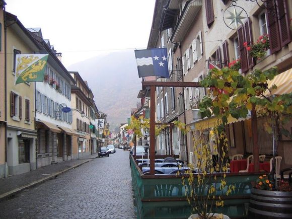 Main street, Villeneuve