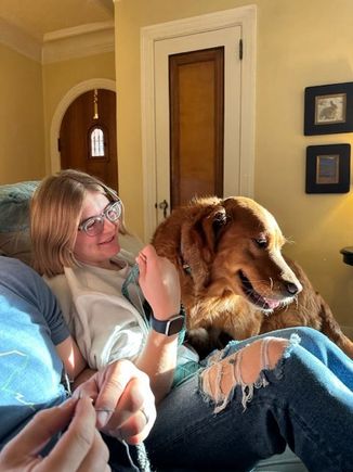 Molly isn’t good at knitting. 