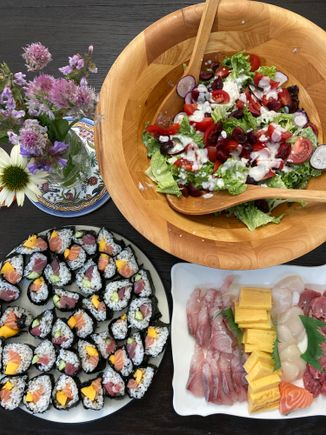 Sushi and sashimi dinner 