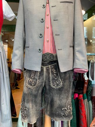 Bottom half of the man’s outfit above. Hmmmm, maybe at the upcoming GTG at Barb’s we should all don these spiffy duds!