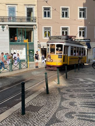 Tram 28, rounding the curve