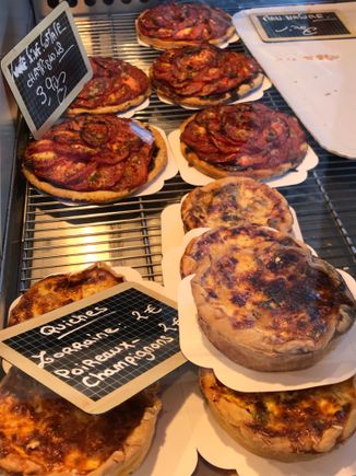 Tomato and mushroom tart for lunch