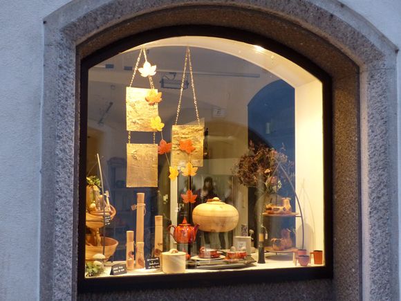 Tiny shops, fun strolling and window shopping