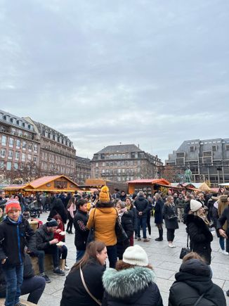 The crowd mid morning 