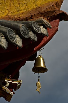 Guanyin Ge is the old Buddhist temple here.