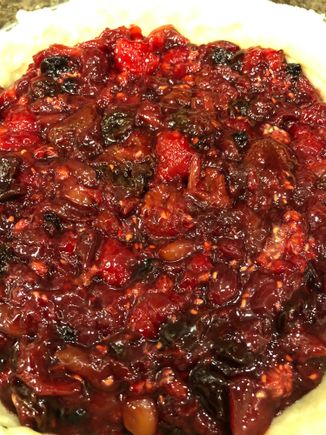 
This is what the filling looked like before the top crust went on. DH and DS2 have now had pieces with vanilla ice cream and LOVED it ...makes me very happy :D