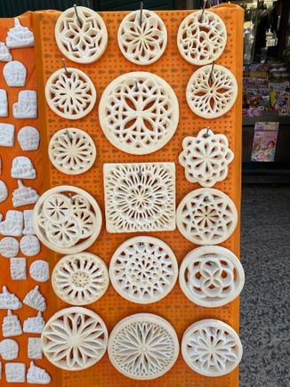 These decorative plates are used to cover the outside of ventilation holes in the caves, creating pretty architectural details along the streets. 