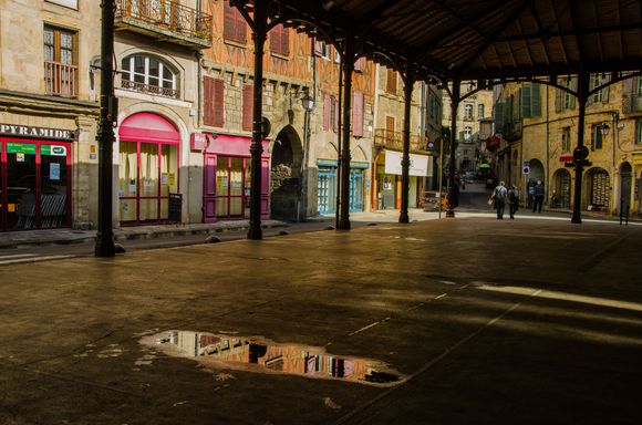 Le marche historique. STOP PRESS: the best deli of this entire trip was on the corner here, conveniently next to a fine greengrocer called 'Cerda Jean Francois'. The deli is called 'Charcuterie de la Halle' (aka Figeac Frais) and is an absolute MUST for those who enjoy good food. Honorable Mention: 'Les Cordeliers' wine & sweets shop.