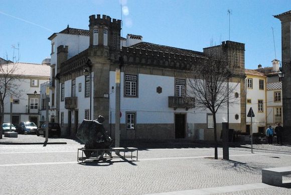 Castelo de Vide's immaculate square with sculptures