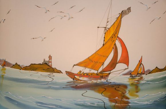 If memory serves, this was a lampshade. The storefront next to this displayed some doctored fotos as part of their political critique of Pres. Macron. A bloodied, black-eyed Macron missing a tooth was shown having just been beaten and out-witted by his 'master' Putin. Free speech is crucial, but it also has responsibilities to be both honest and objective.