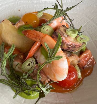 Such a simple dish of tomatoes and shrimp salad with tomato purée but it had so much umami.