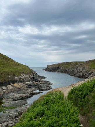 I love hiking this island. 