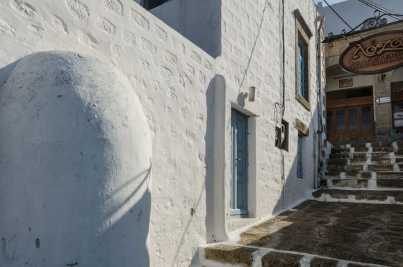 Our whitewashed rental up in Hora. We were its final clients of the season that October 2014. 